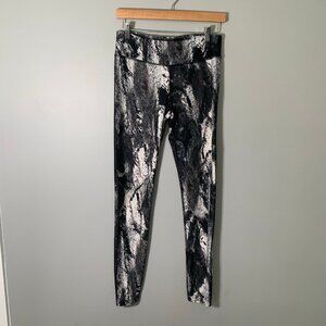 Under Armour black white snake skin pattern tie dye running workout yoga legging